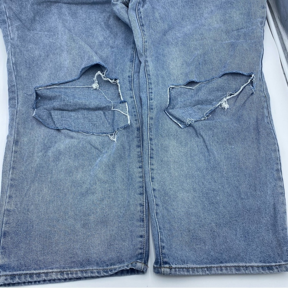 Fashion Nova Women's Size 22 Distressed Light Medium Denim Jeans - Picture 6 of 7